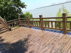湖邊1.8米仿木護欄設計